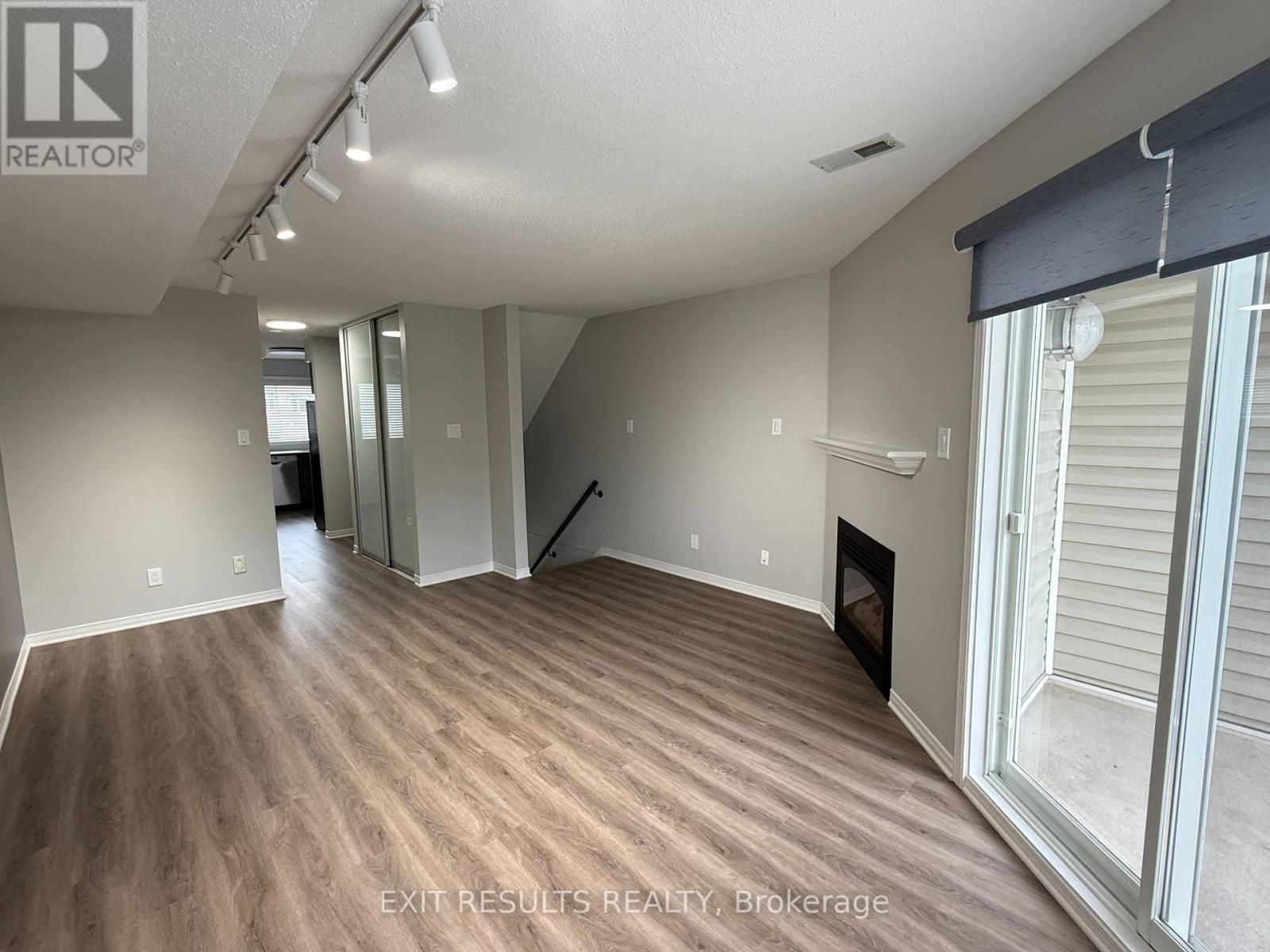4 - 1400 Wildberry Court, Ottawa, Ontario  K1C 7K6 - Photo 9 - X12425338