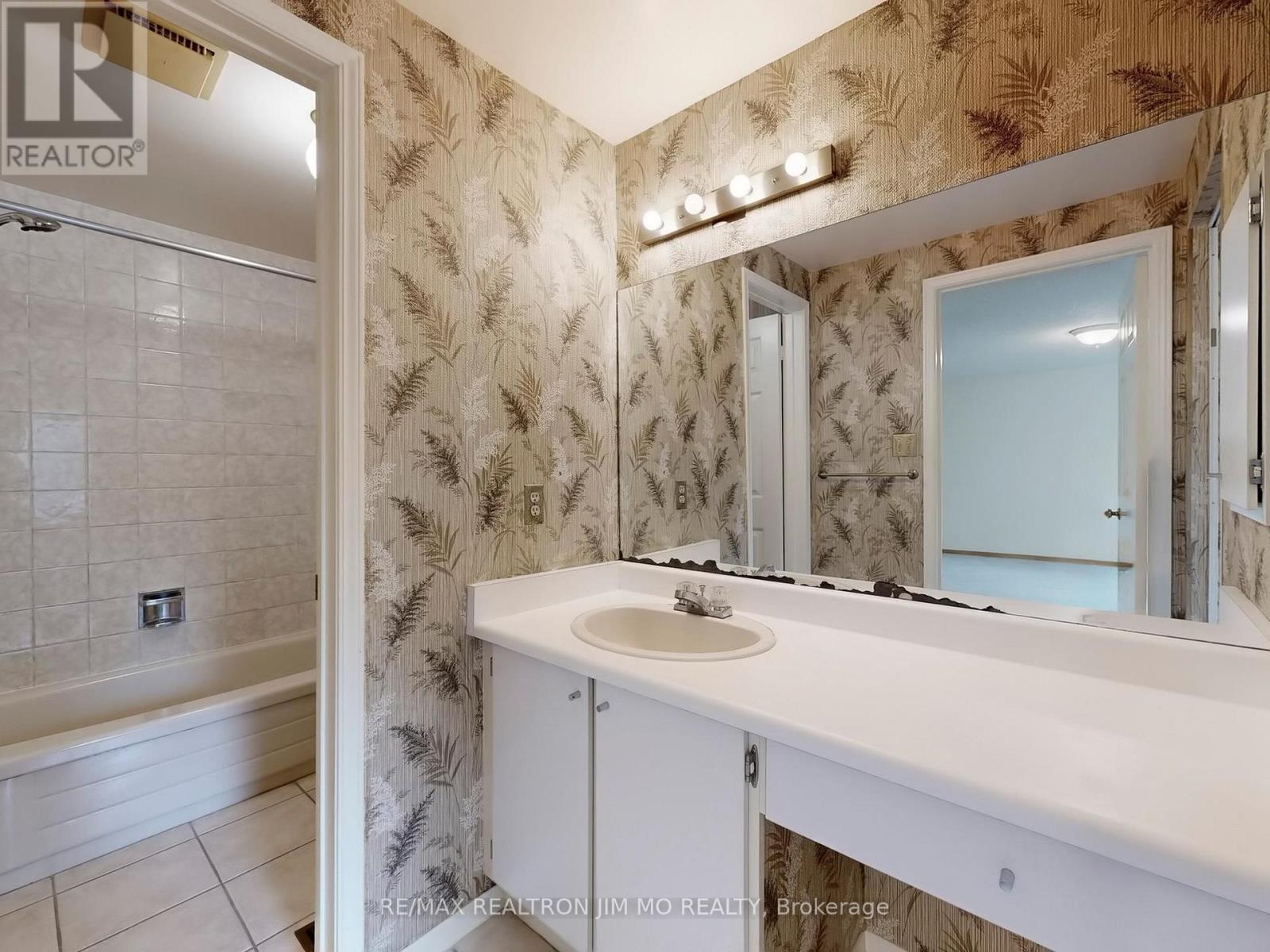 90 Belinda Square, Toronto, Ontario  M1W 3M2 - Photo 17 - E12425331