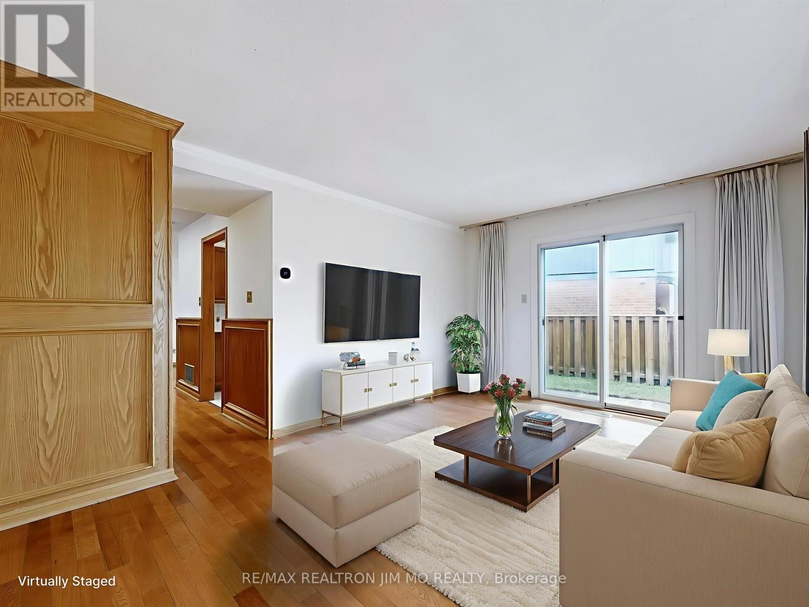 90 Belinda Square, Toronto, Ontario  M1W 3M2 - Photo 4 - E12425331