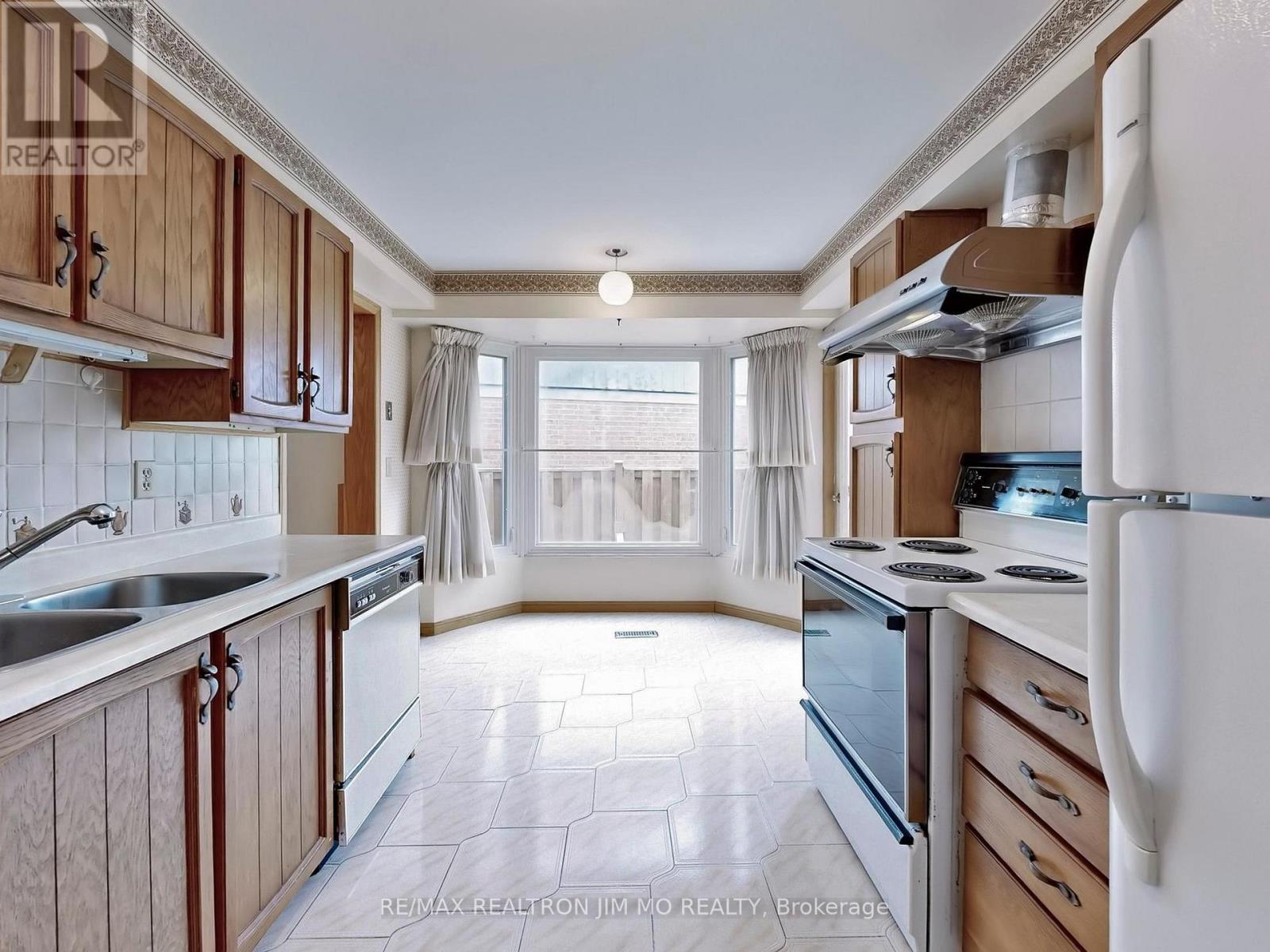 90 Belinda Square, Toronto, Ontario  M1W 3M2 - Photo 5 - E12425331