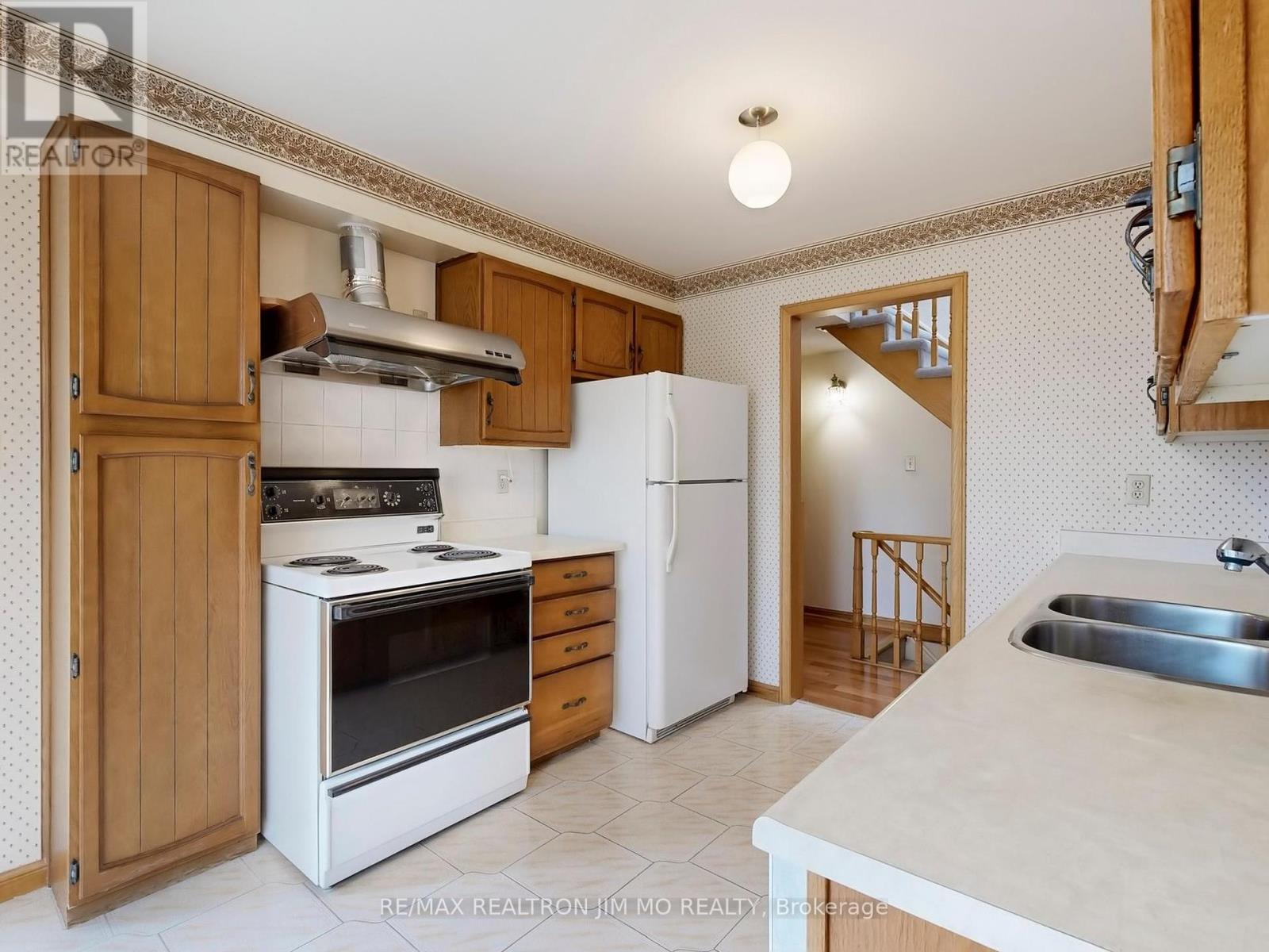 90 Belinda Square, Toronto, Ontario  M1W 3M2 - Photo 6 - E12425331