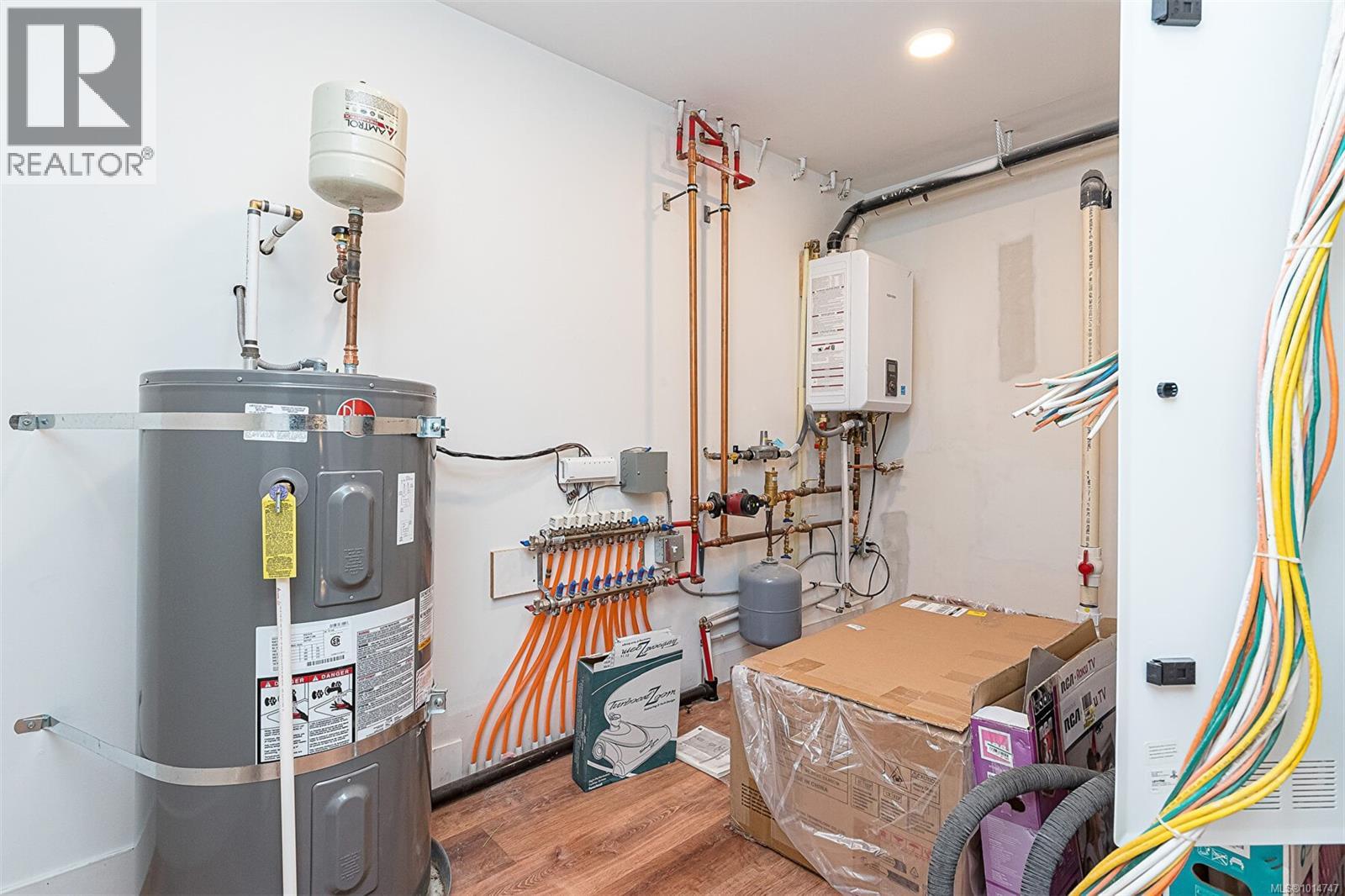 2555 Sinclair Rd, Saanich, British Columbia  V8N 1B7 - Photo 31 - 1014747