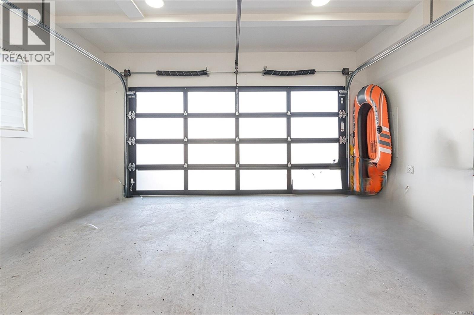 2555 Sinclair Rd, Saanich, British Columbia  V8N 1B7 - Photo 32 - 1014747