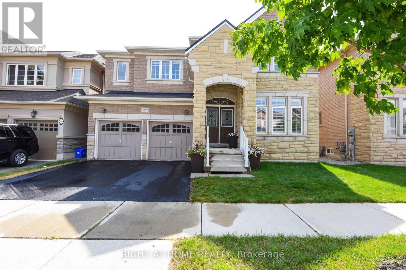 3152 Larry Crescent, Oakville, Ontario  L6M 0T1 - Photo 1 - W12425329