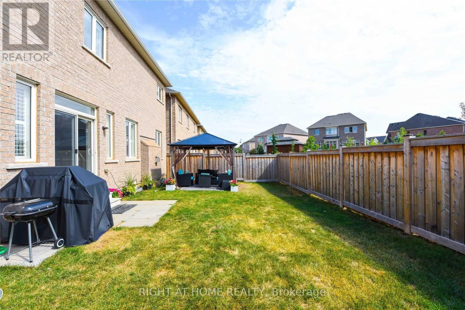 3152 Larry Crescent, Oakville, Ontario  L6M 0T1 - Photo 11 - W12425329