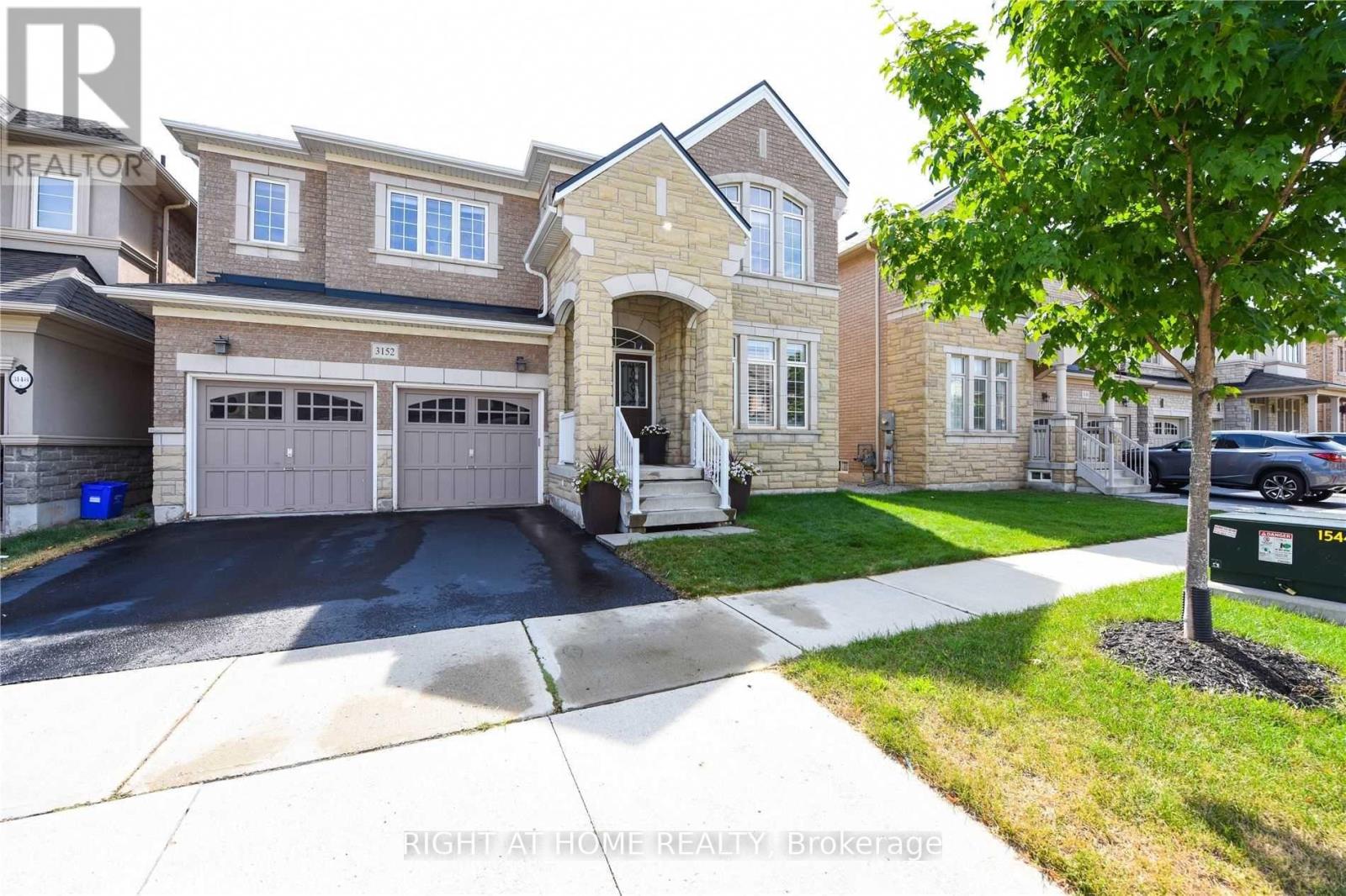 3152 Larry Crescent, Oakville, Ontario  L6M 0T1 - Photo 2 - W12425329