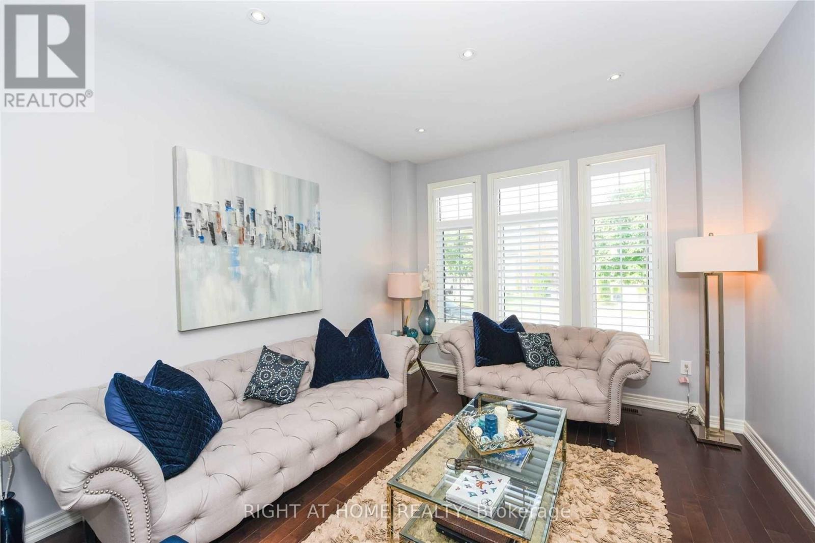 3152 Larry Crescent, Oakville, Ontario  L6M 0T1 - Photo 3 - W12425329