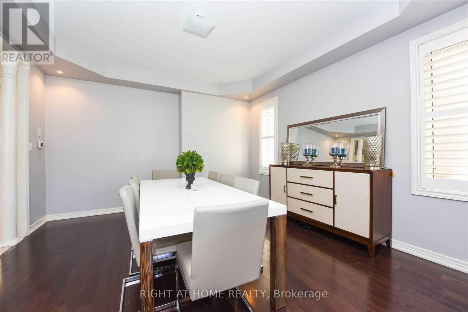 3152 Larry Crescent, Oakville, Ontario  L6M 0T1 - Photo 4 - W12425329