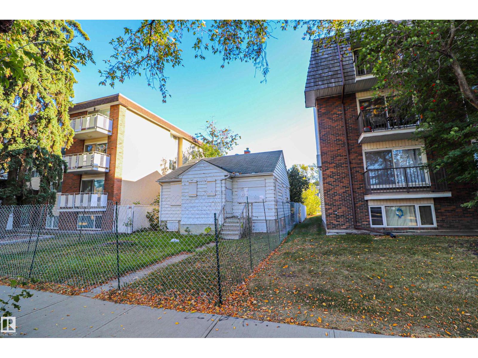 10723 81 Av Nw Nw, Edmonton, Alberta  T6E 1Y2 - Photo 3 - E4459356