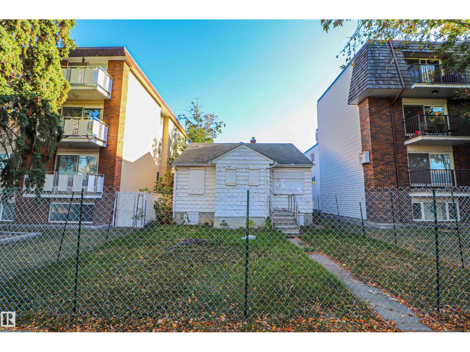 10723 81 Av Nw Nw, Edmonton, Alberta  T6E 1Y2 - Photo 4 - E4459356