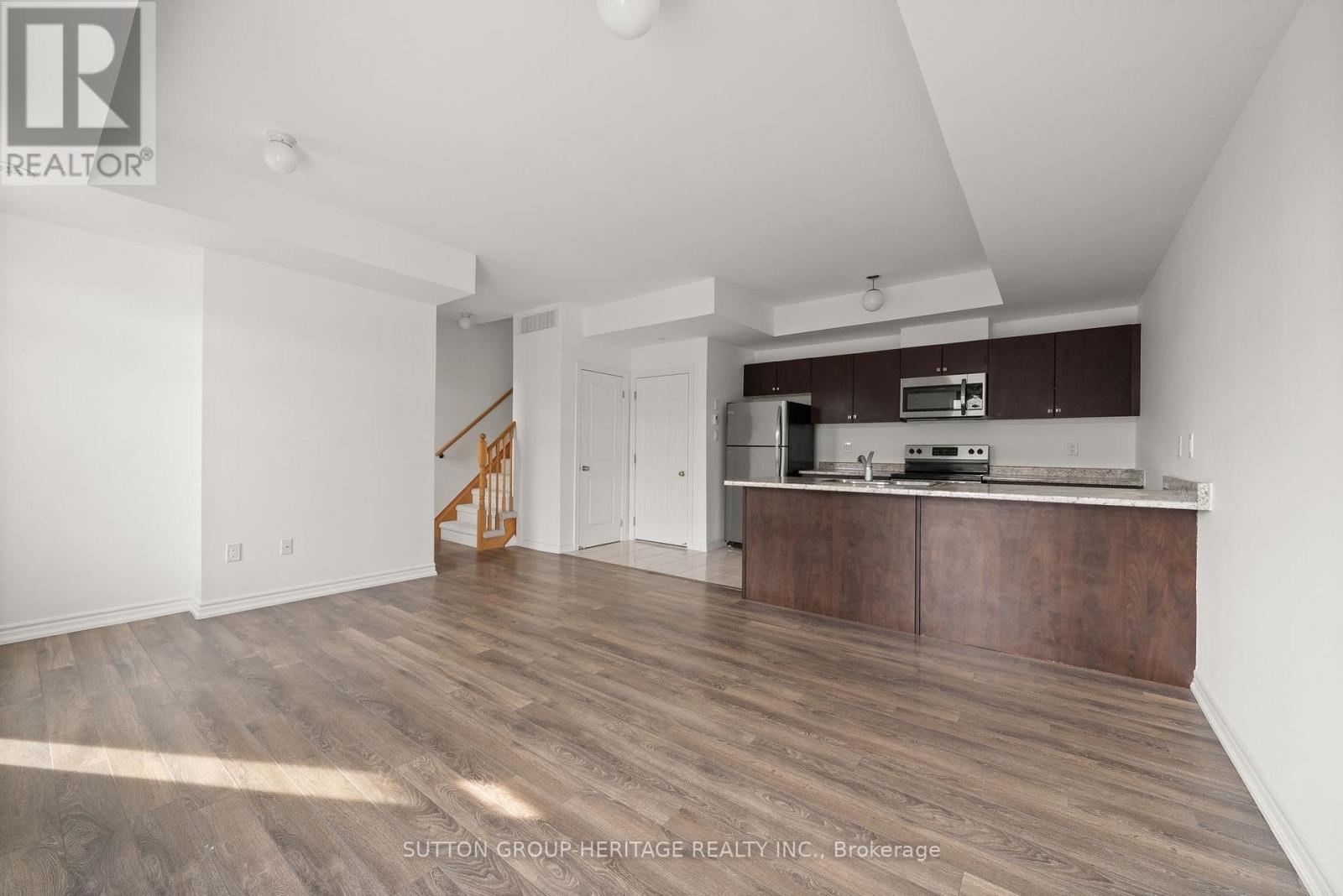2598 William Jackson Drive, Pickering, Ontario  L1X 0E4 - Photo 4 - E12424892