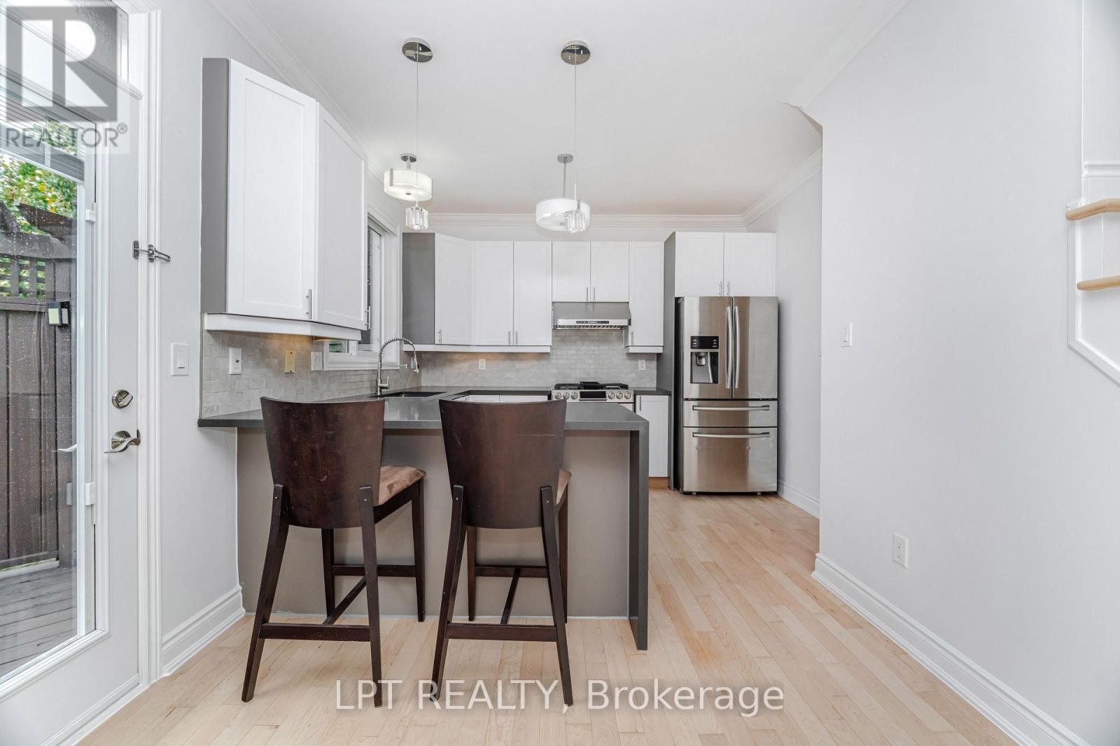 2270 Dunforest Crescent, Oakville, Ontario  L6M 4X3 - Photo 10 - W12425279