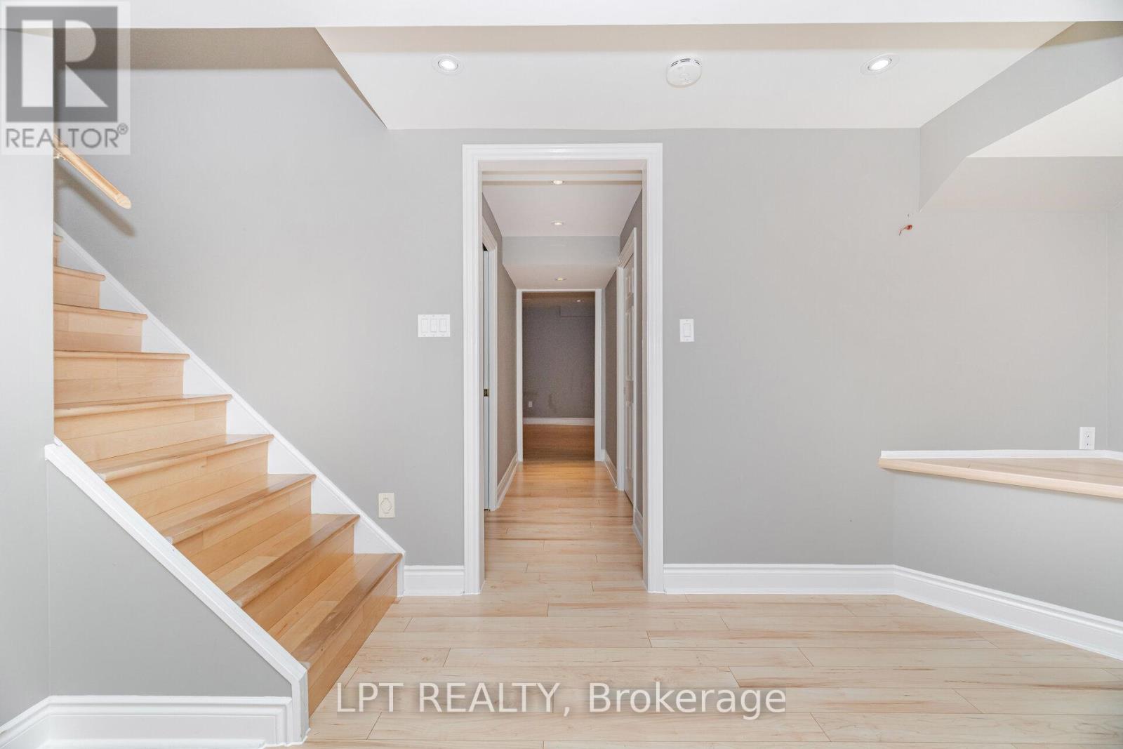 2270 Dunforest Crescent, Oakville, Ontario  L6M 4X3 - Photo 20 - W12425279