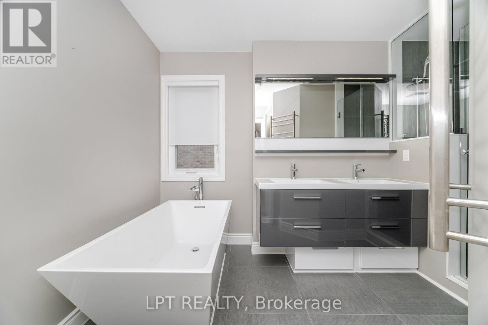 2270 Dunforest Crescent, Oakville, Ontario  L6M 4X3 - Photo 15 - W12425279