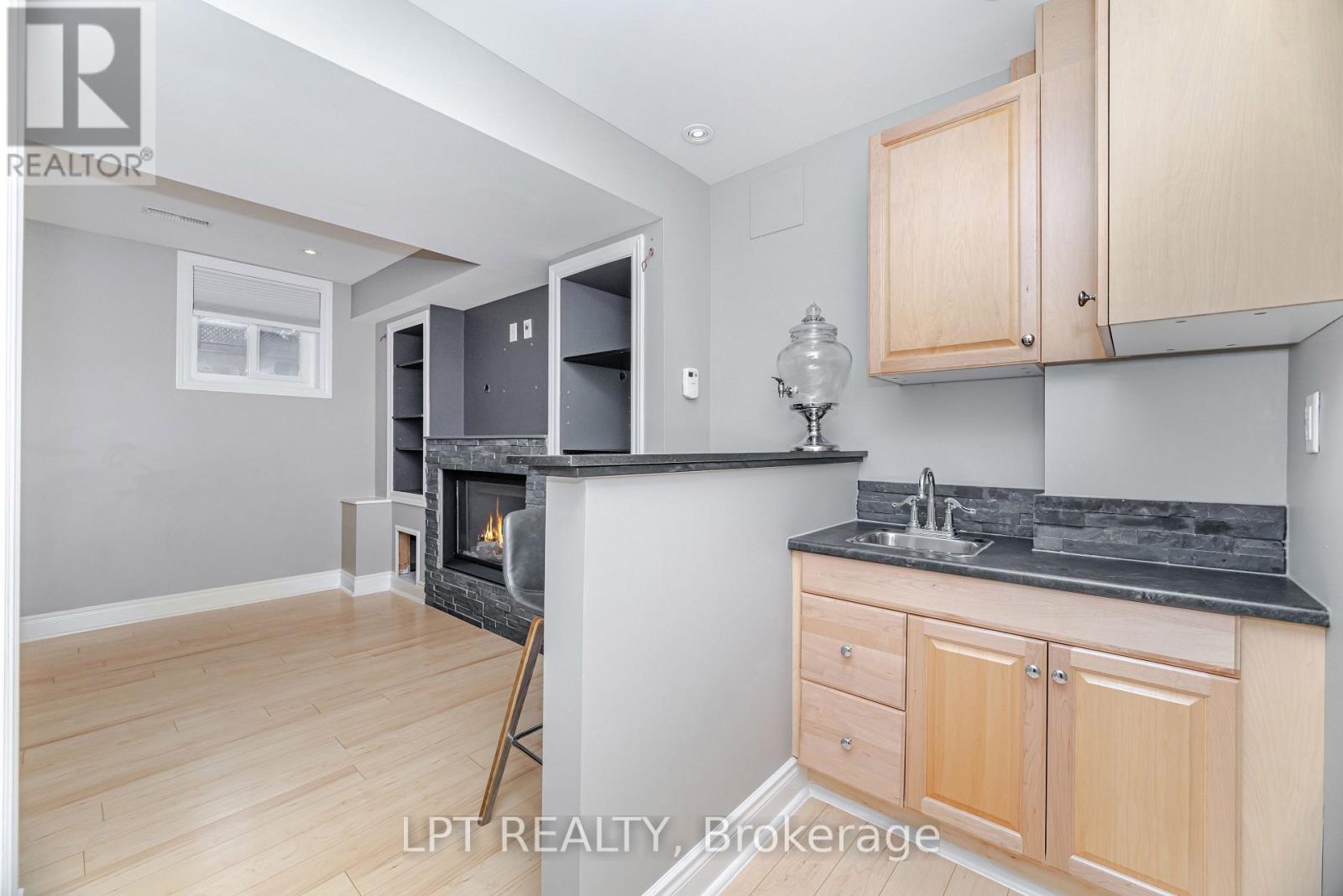 2270 Dunforest Crescent, Oakville, Ontario  L6M 4X3 - Photo 22 - W12425279