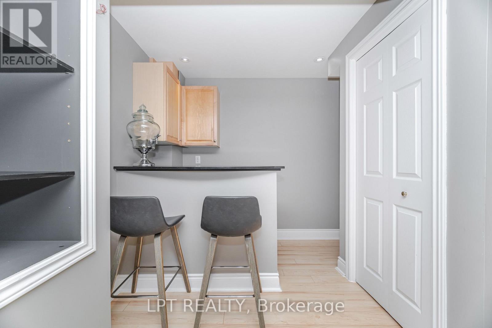 2270 Dunforest Crescent, Oakville, Ontario  L6M 4X3 - Photo 23 - W12425279