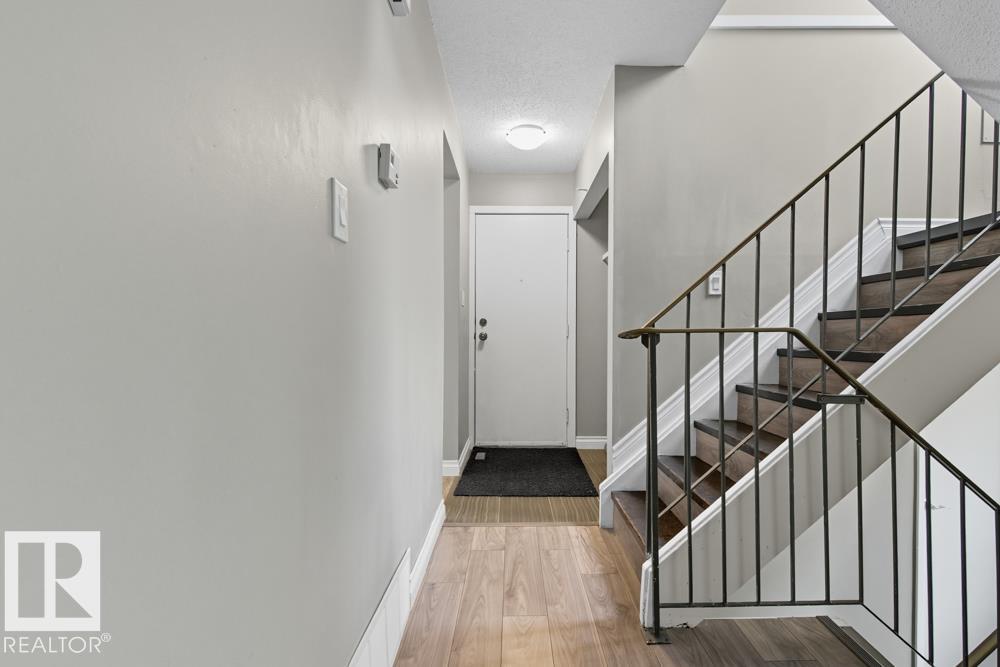 849 Erin Pl Nw, Edmonton, Alberta  T5T 1M6 - Photo 3 - E4459364