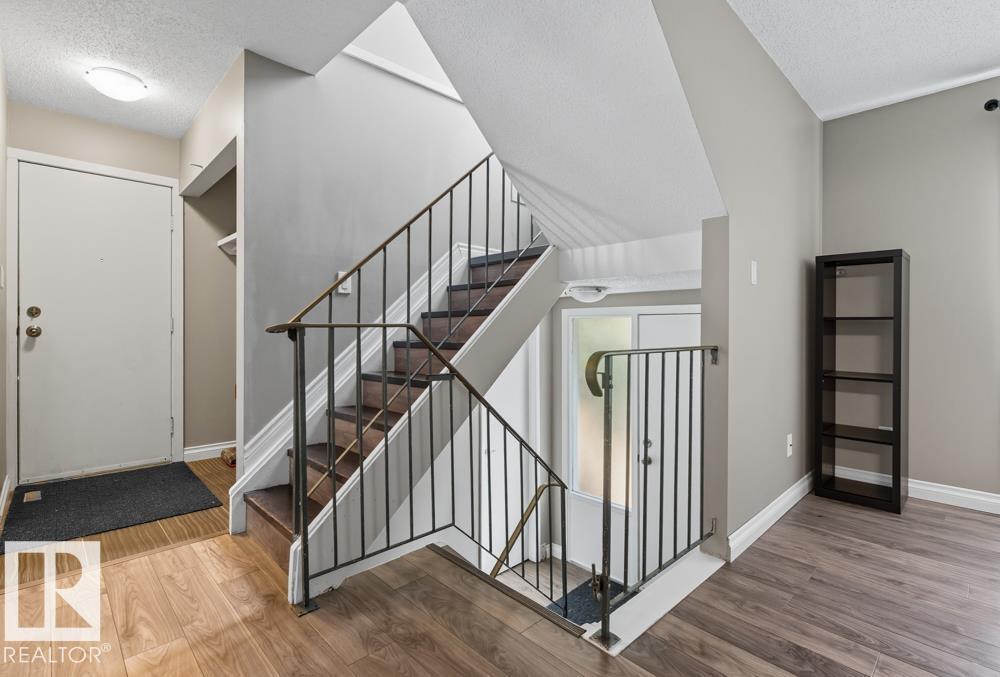 849 Erin Pl Nw, Edmonton, Alberta  T5T 1M6 - Photo 4 - E4459364