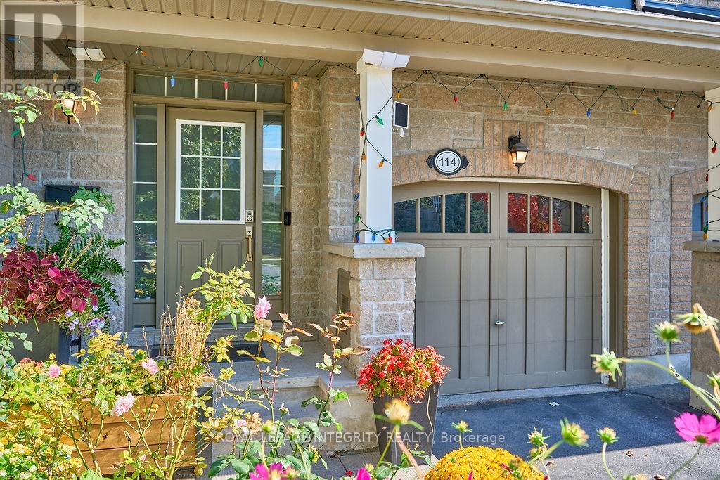 114 Battersea Crescent, Ottawa, Ontario  K2T 0C6 - Photo 3 - X12425354