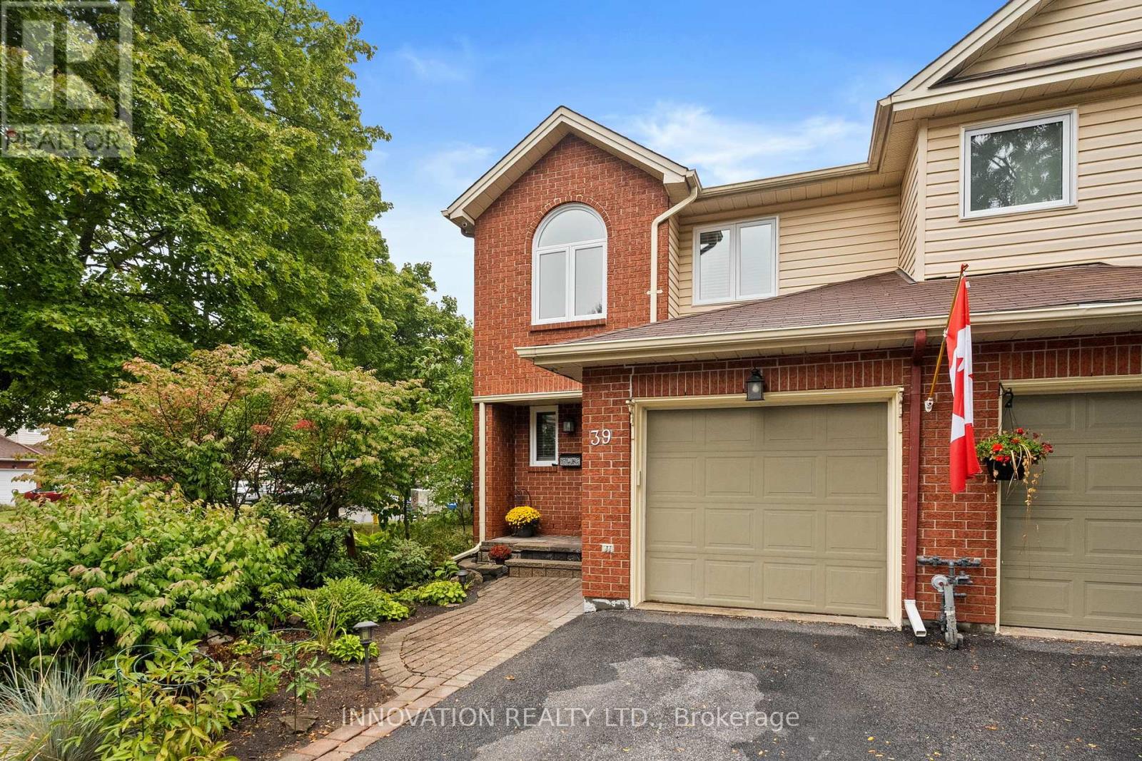 39 Furlong Crescent, Ottawa, Ontario  K2M 2J1 - Photo 2 - X12425400