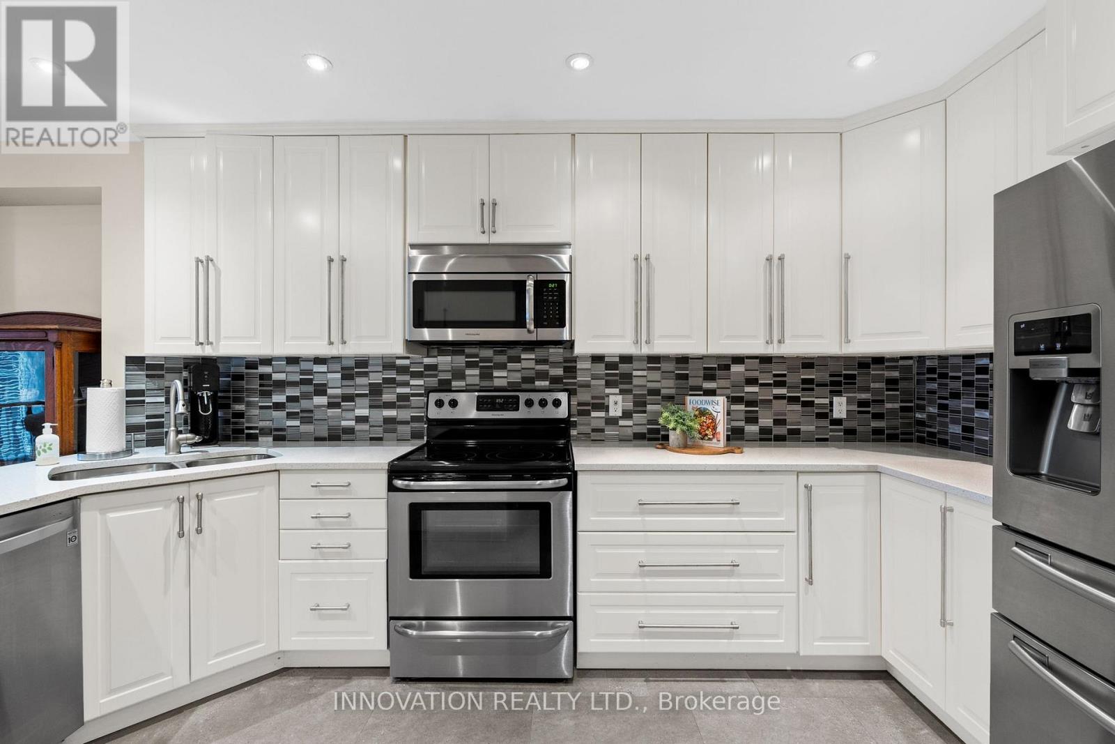 39 Furlong Crescent, Ottawa, Ontario  K2M 2J1 - Photo 7 - X12425400