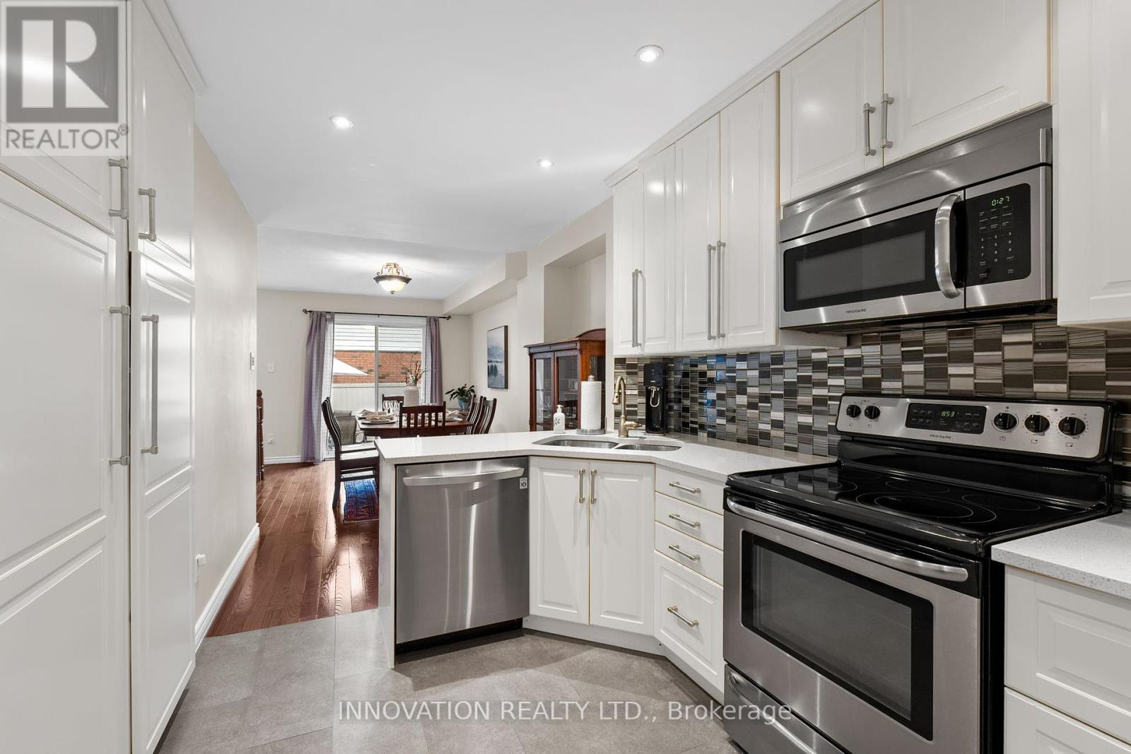 39 Furlong Crescent, Ottawa, Ontario  K2M 2J1 - Photo 8 - X12425400