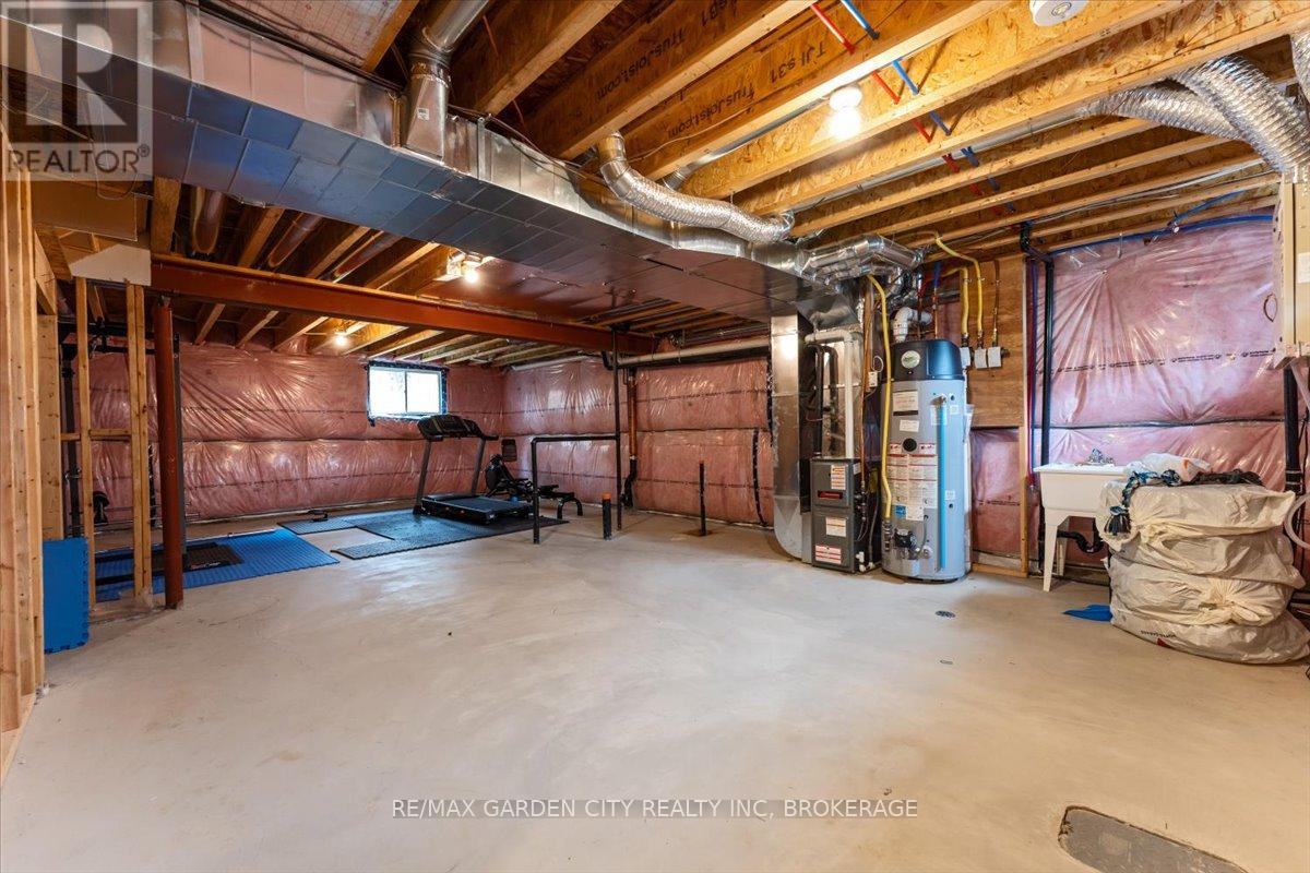 7 Aspen Common, St. Catharines, Ontario  L2S 2B3 - Photo 27 - X12425402