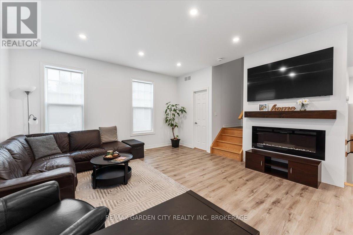7 Aspen Common, St. Catharines, Ontario  L2S 2B3 - Photo 4 - X12425402