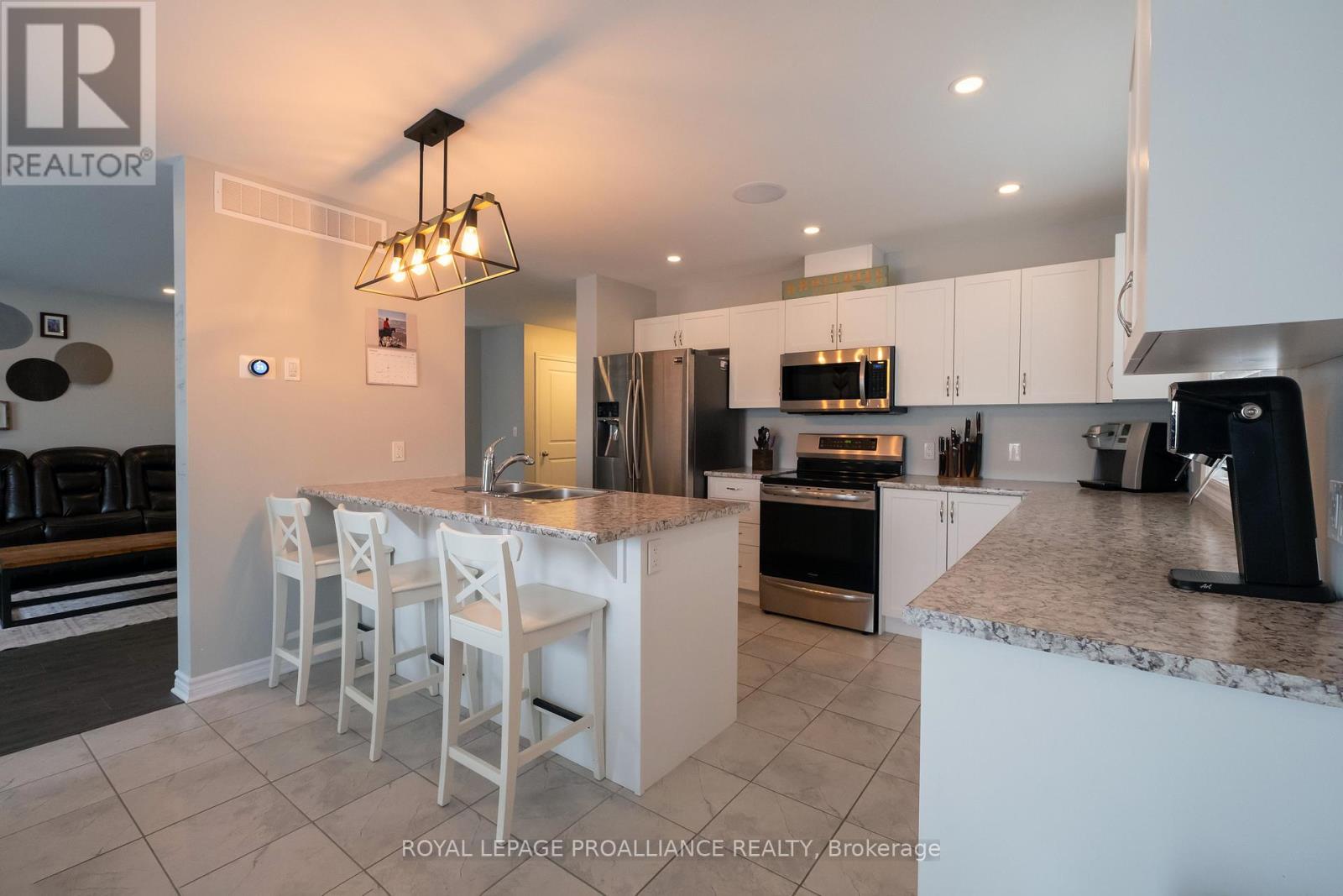 54 Brennan Crescent, Loyalist (Odessa), Ontario  K0H 2H0 - Photo 10 - X12425405