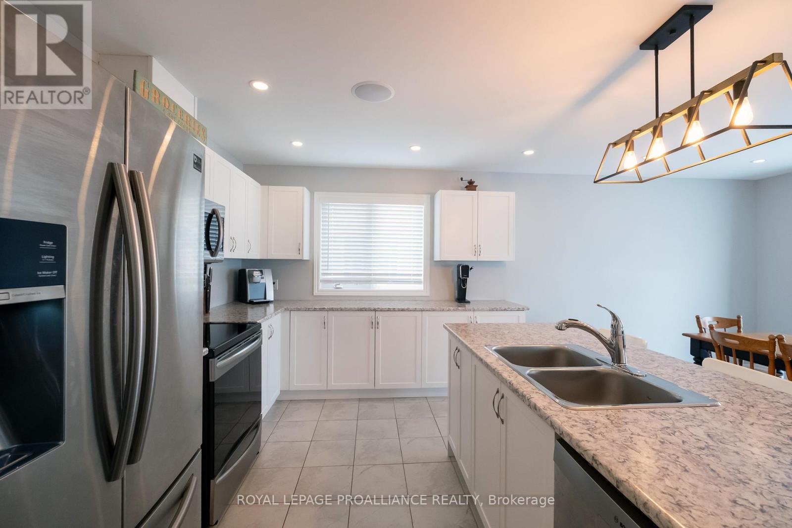 54 Brennan Crescent, Loyalist (Odessa), Ontario  K0H 2H0 - Photo 11 - X12425405