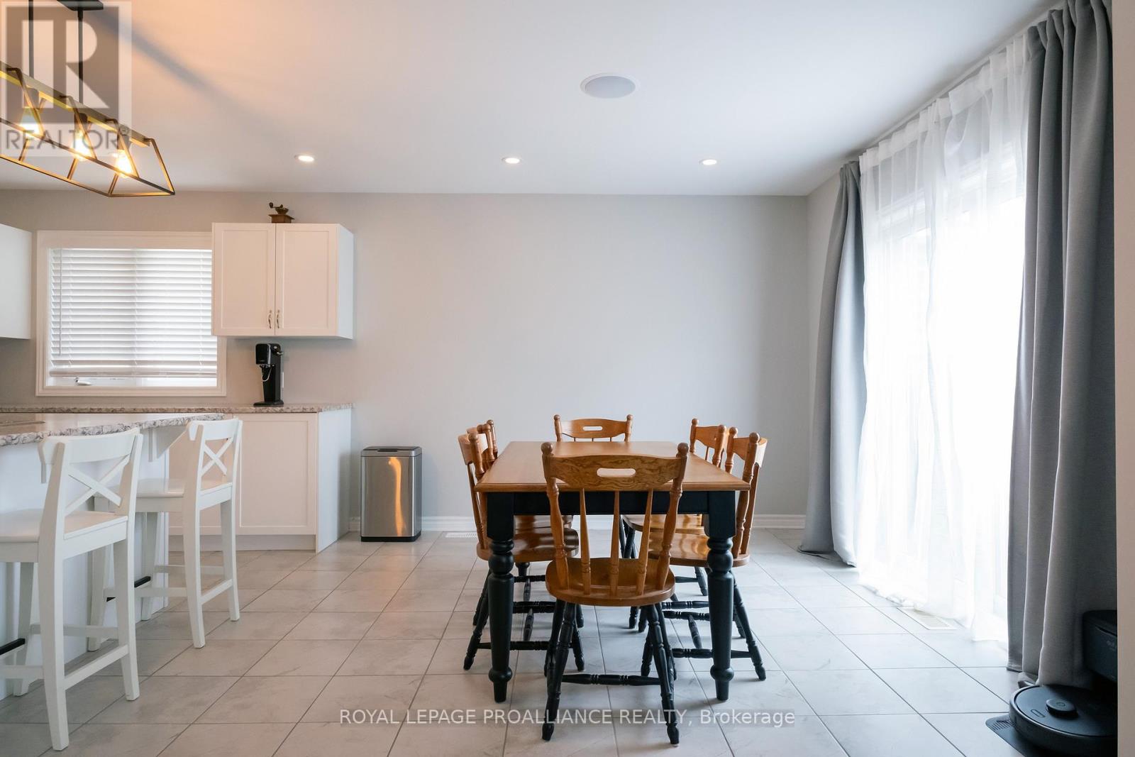 54 Brennan Crescent, Loyalist (Odessa), Ontario  K0H 2H0 - Photo 12 - X12425405