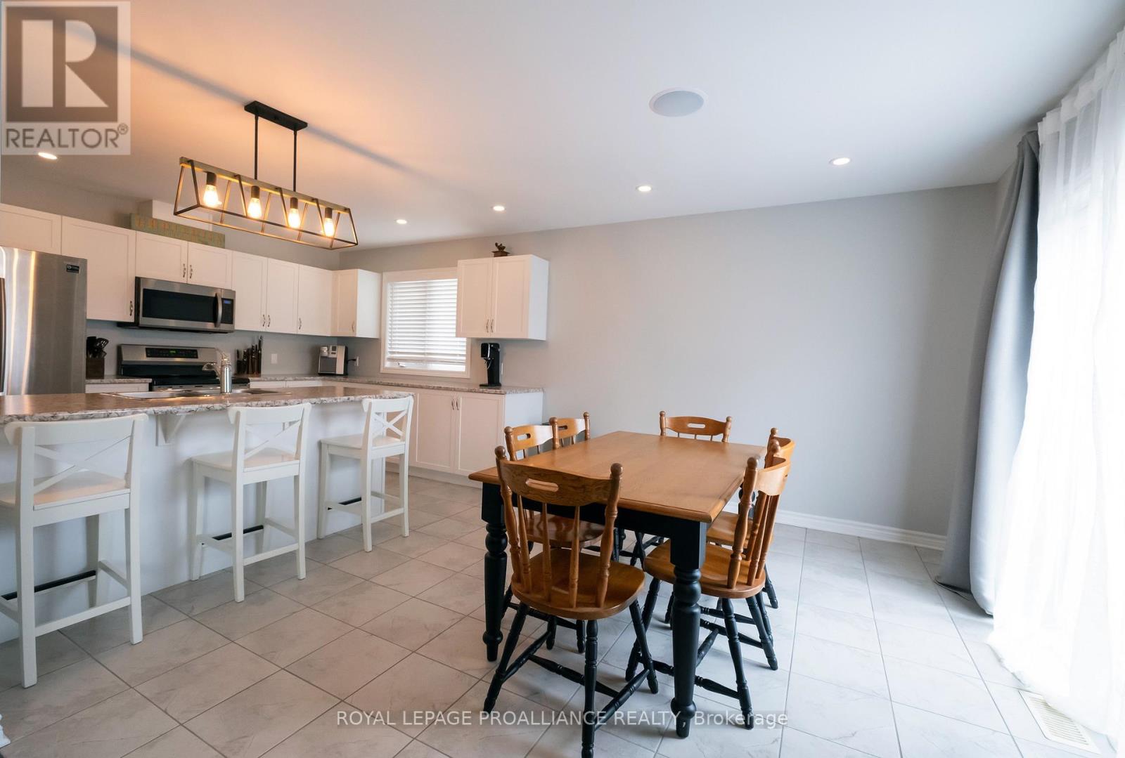 54 Brennan Crescent, Loyalist (Odessa), Ontario  K0H 2H0 - Photo 14 - X12425405