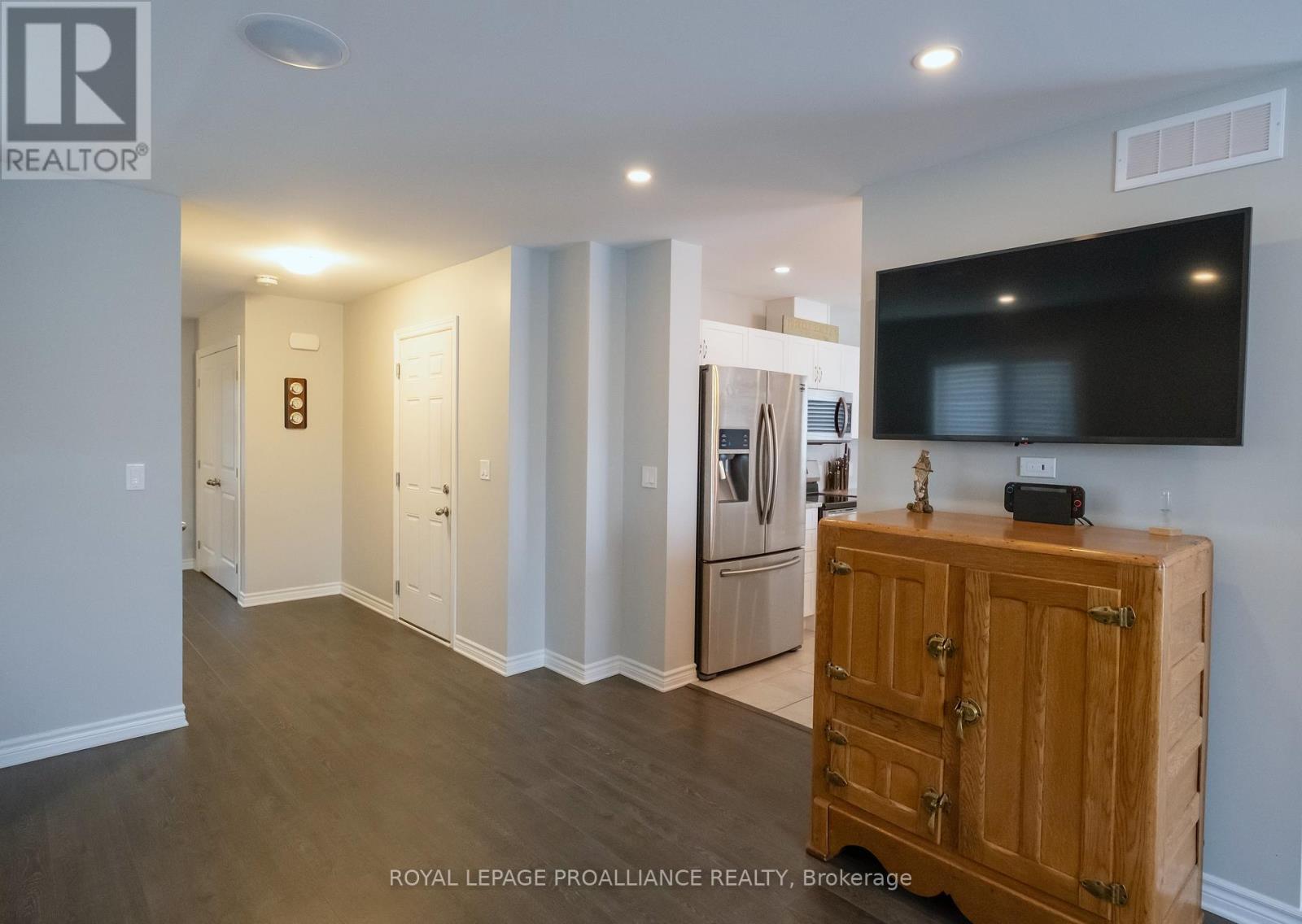 54 Brennan Crescent, Loyalist (Odessa), Ontario  K0H 2H0 - Photo 16 - X12425405