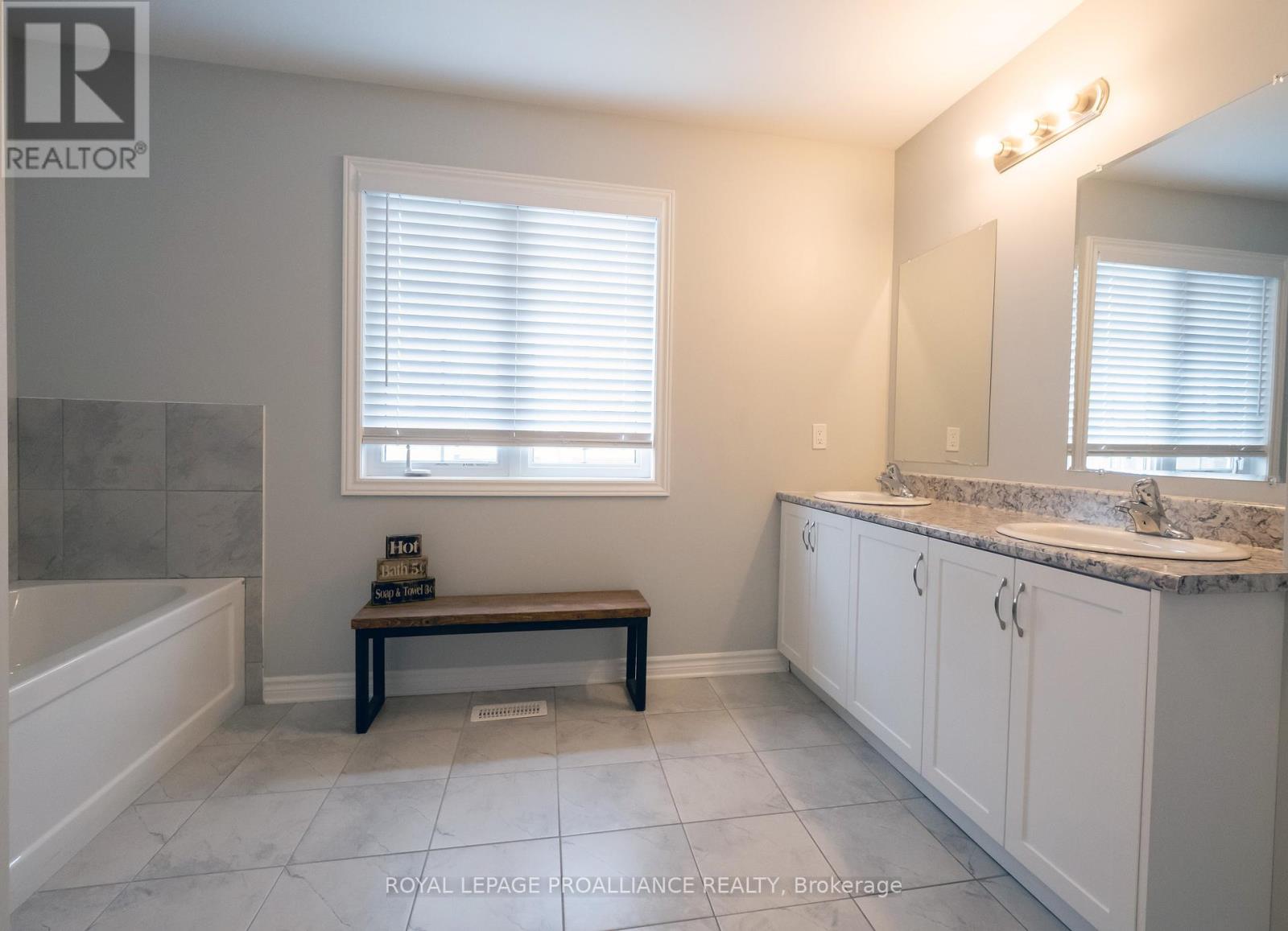 54 Brennan Crescent, Loyalist (Odessa), Ontario  K0H 2H0 - Photo 21 - X12425405