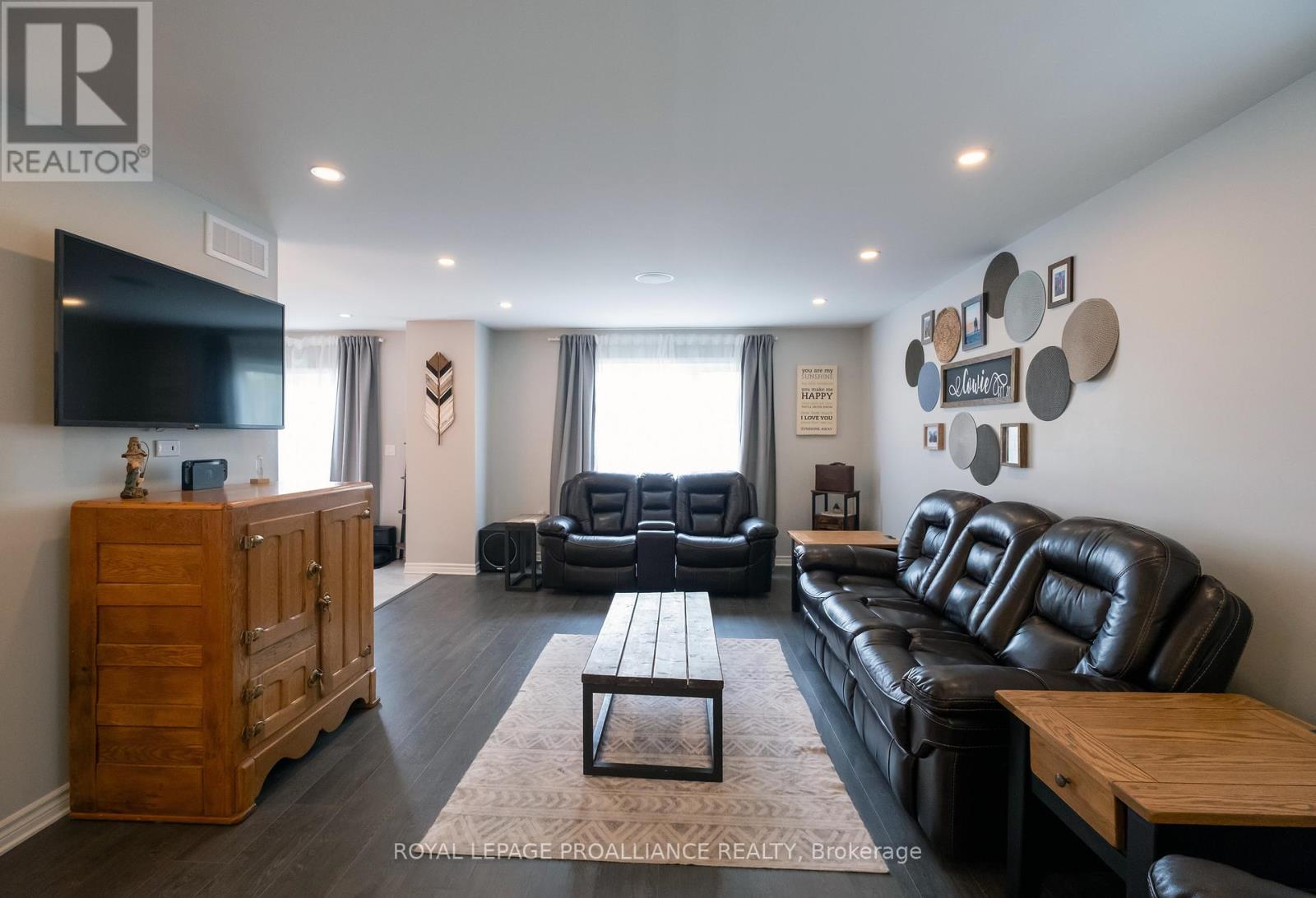 54 Brennan Crescent, Loyalist (Odessa), Ontario  K0H 2H0 - Photo 6 - X12425405