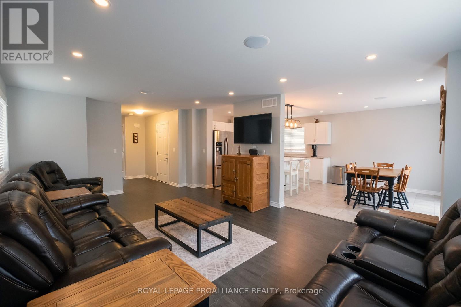 54 Brennan Crescent, Loyalist (Odessa), Ontario  K0H 2H0 - Photo 7 - X12425405