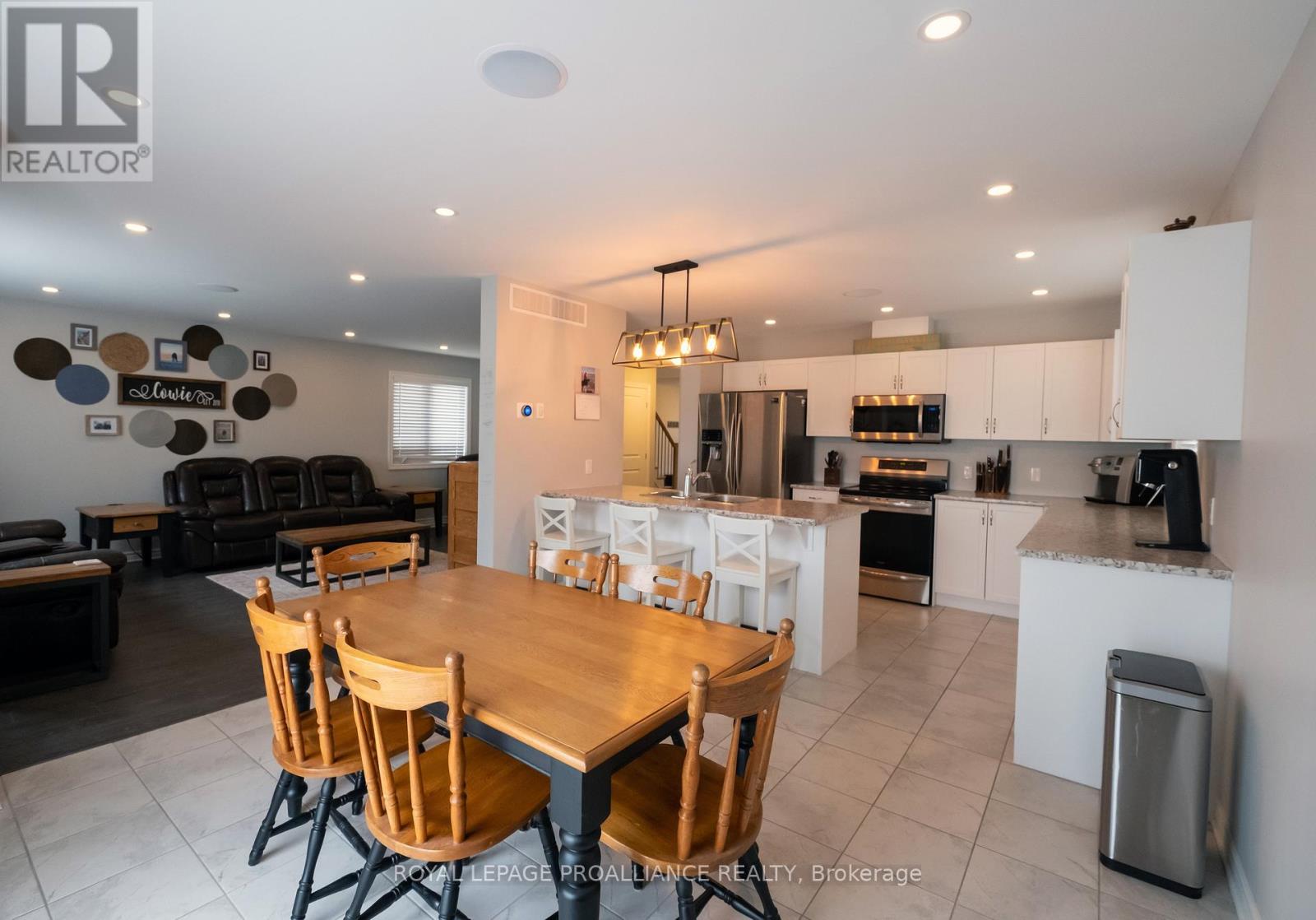 54 Brennan Crescent, Loyalist (Odessa), Ontario  K0H 2H0 - Photo 9 - X12425405