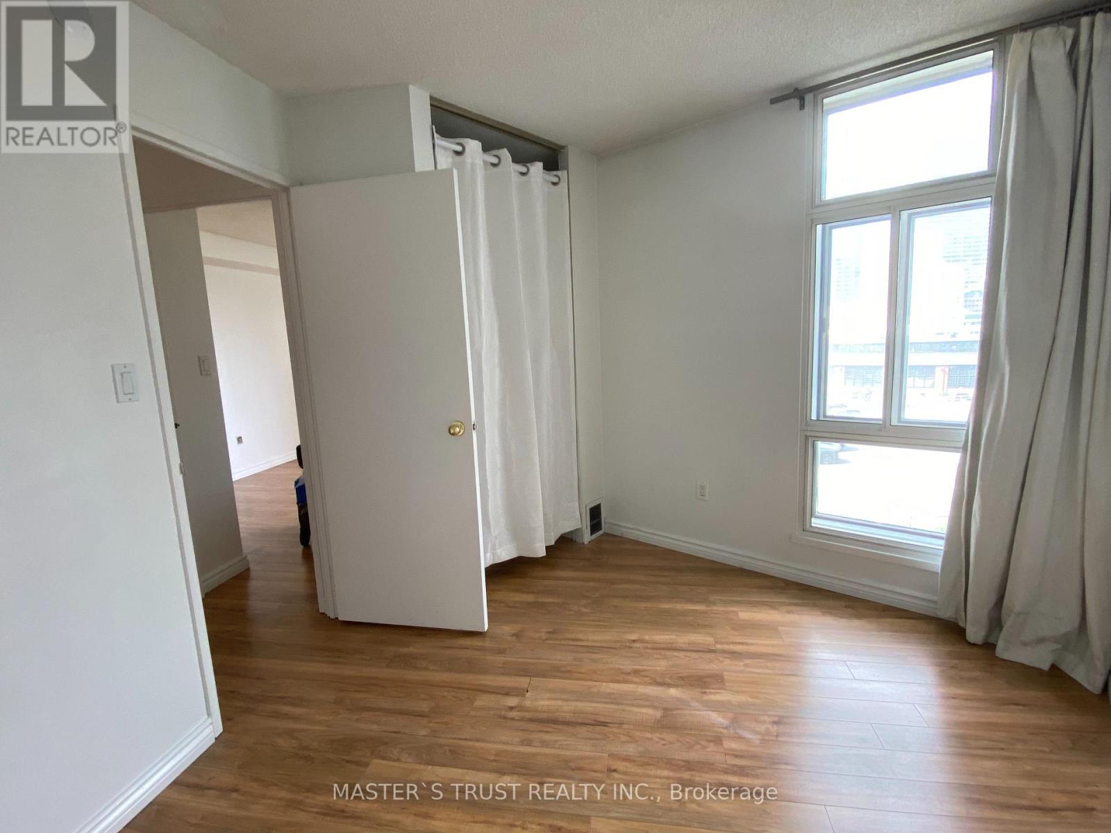 706 - 270 Queens Quay W, Toronto, Ontario  M5J 2N4 - Photo 12 - C12425365
