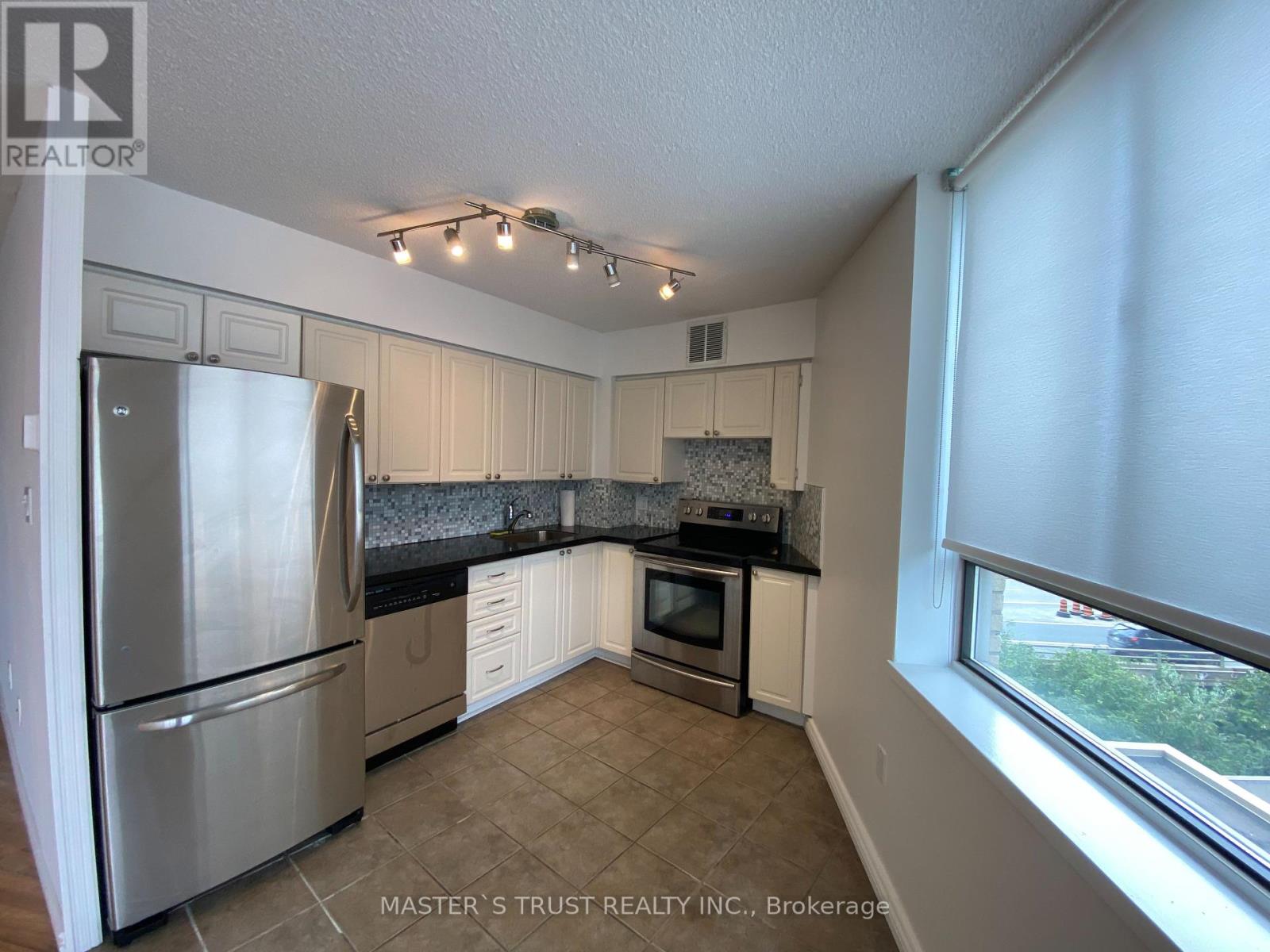 706 - 270 Queens Quay W, Toronto, Ontario  M5J 2N4 - Photo 3 - C12425365