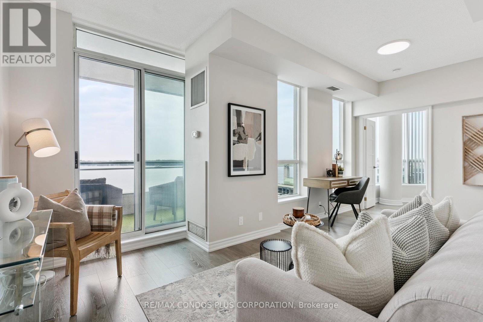 1221 - 230 Queens Quay W, Toronto, Ontario  M5J 2Y7 - Photo 2 - C12425370