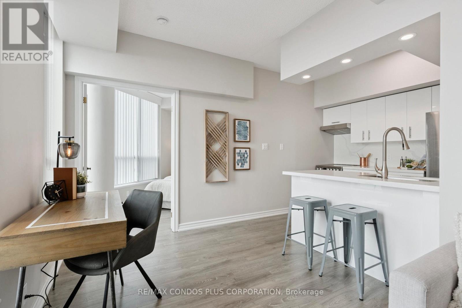 1221 - 230 Queens Quay W, Toronto, Ontario  M5J 2Y7 - Photo 4 - C12425370