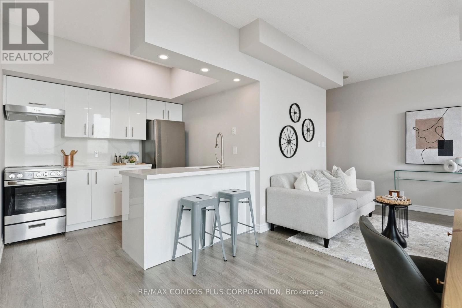 1221 - 230 Queens Quay W, Toronto, Ontario  M5J 2Y7 - Photo 6 - C12425370