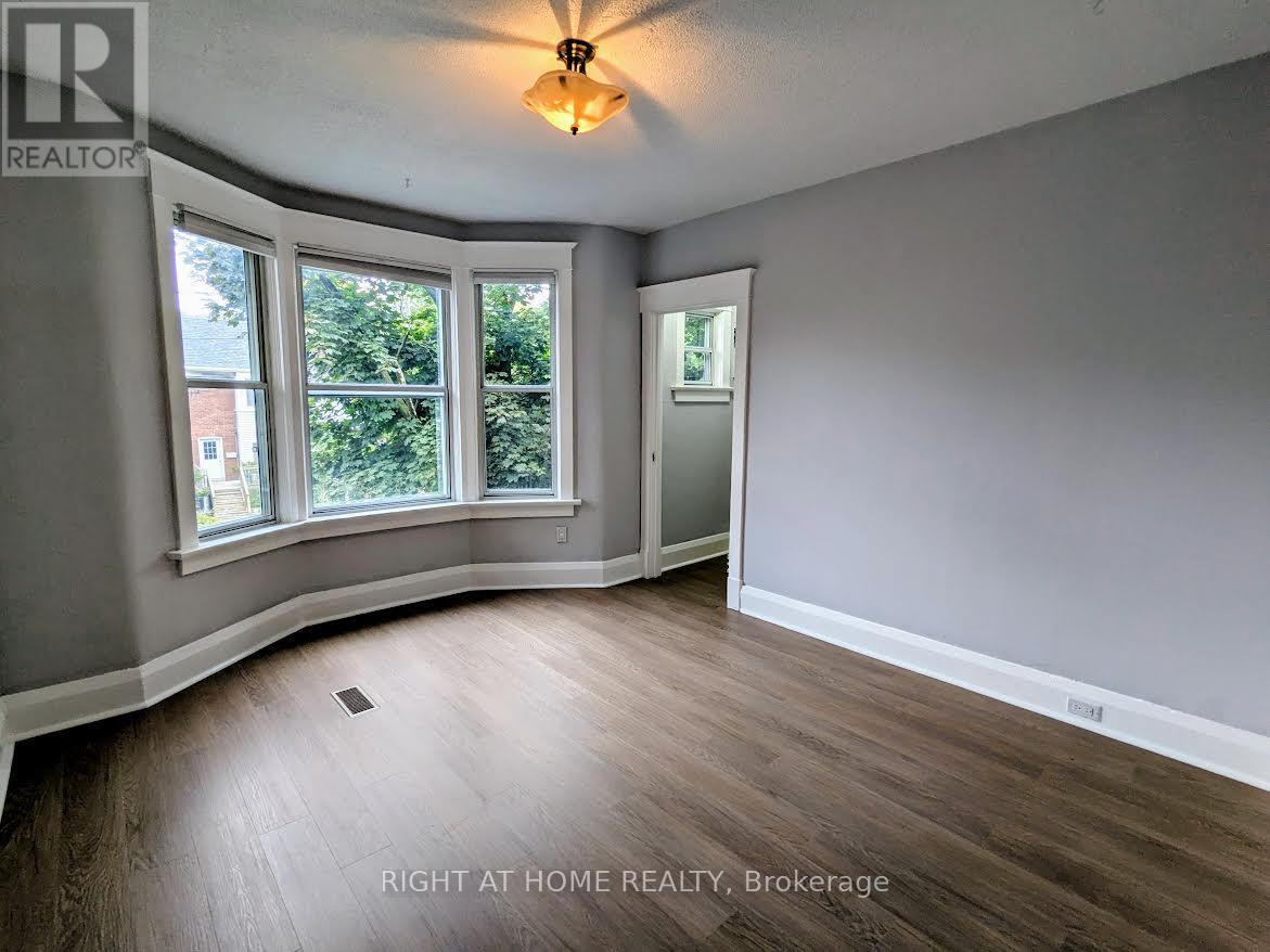 239 Woodbine Avenue, Toronto, Ontario  M4L 3P3 - Photo 10 - E12425351