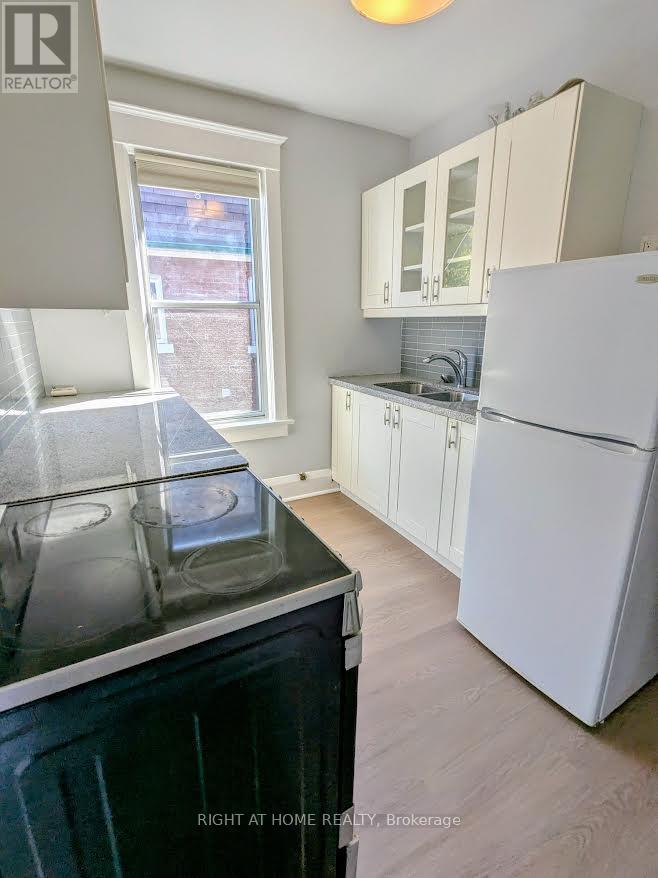 239 Woodbine Avenue, Toronto, Ontario  M4L 3P3 - Photo 13 - E12425351