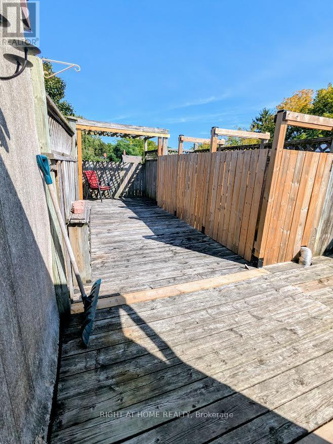 239 Woodbine Avenue, Toronto, Ontario  M4L 3P3 - Photo 16 - E12425351
