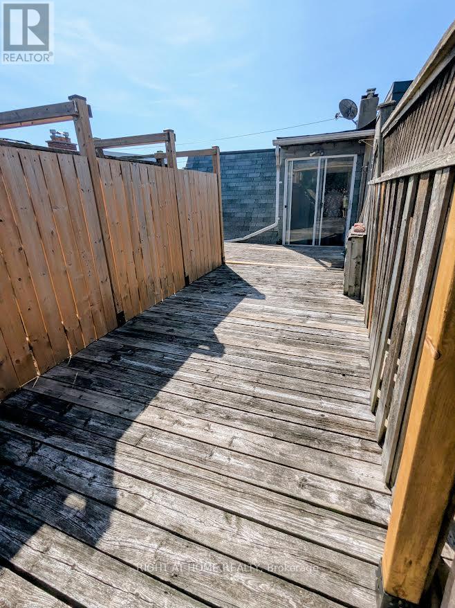 239 Woodbine Avenue, Toronto, Ontario  M4L 3P3 - Photo 17 - E12425351