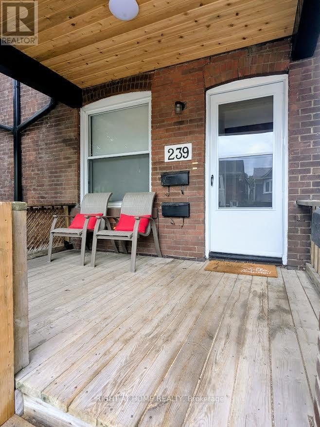 239 Woodbine Avenue, Toronto, Ontario  M4L 3P3 - Photo 3 - E12425351