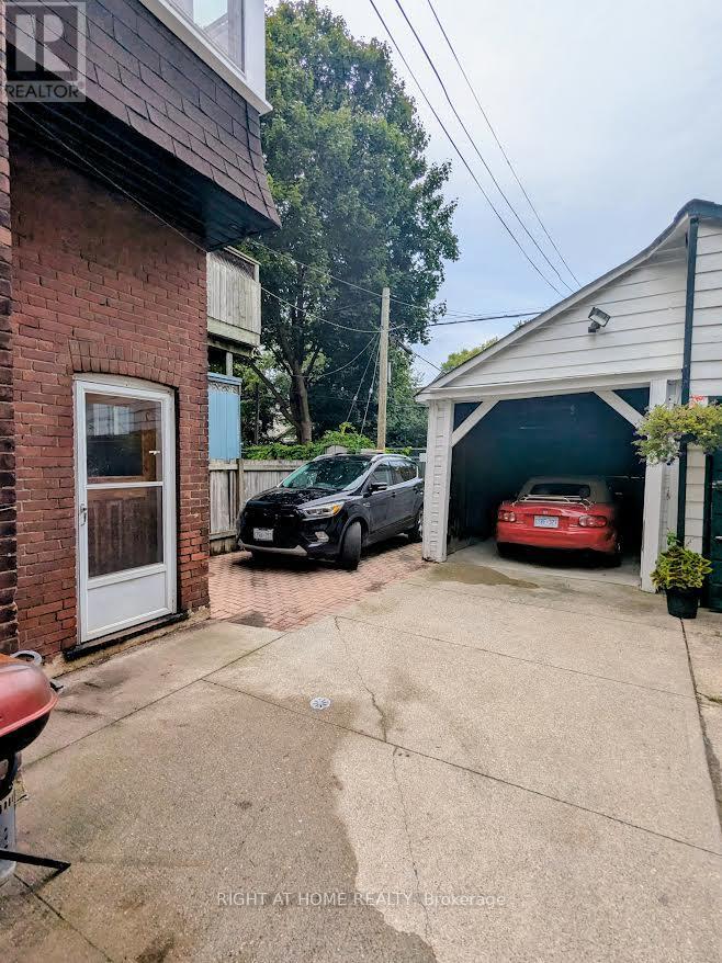 239 Woodbine Avenue, Toronto, Ontario  M4L 3P3 - Photo 5 - E12425351