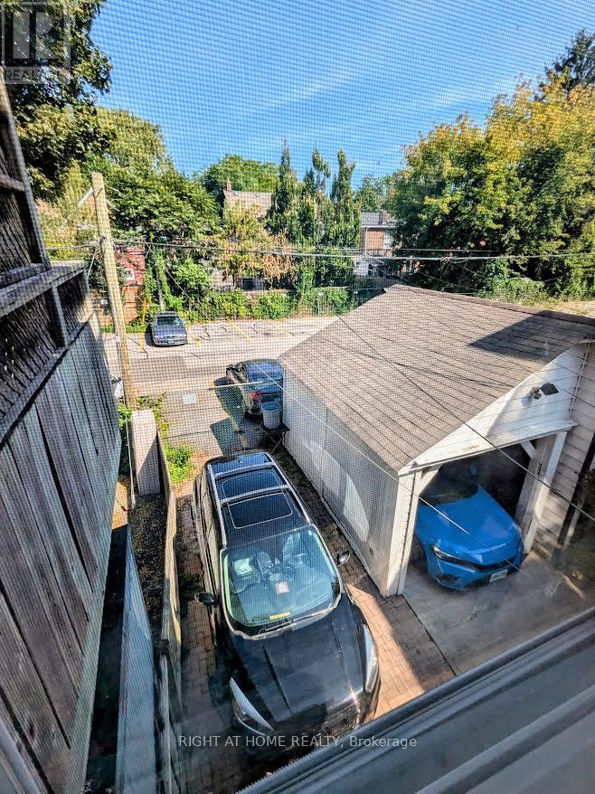 239 Woodbine Avenue, Toronto, Ontario  M4L 3P3 - Photo 6 - E12425351