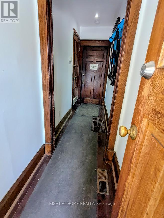 239 Woodbine Avenue, Toronto, Ontario  M4L 3P3 - Photo 7 - E12425351